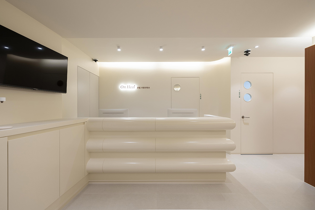 온힐 가정의학과 내부 인테리어-1