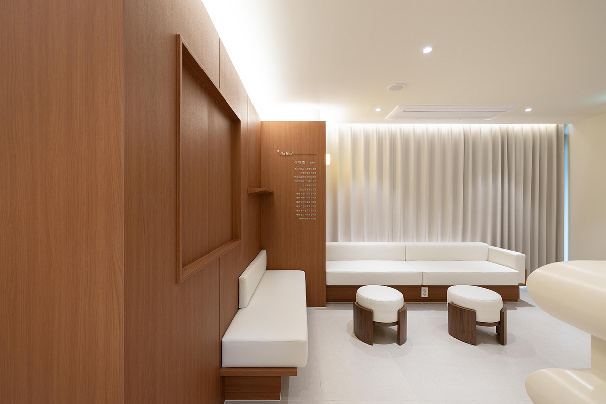 온힐 가정의학과 내부 인테리어-3